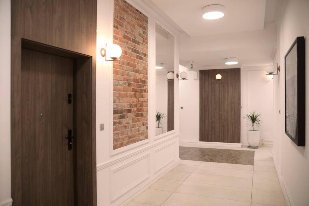 Elegant Apartment In The City Center Wrocław Buitenkant foto
