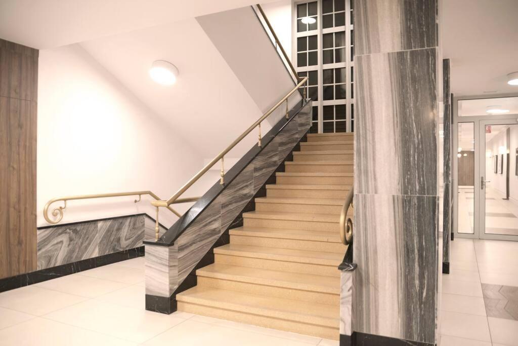 Elegant Apartment In The City Center Wrocław Buitenkant foto